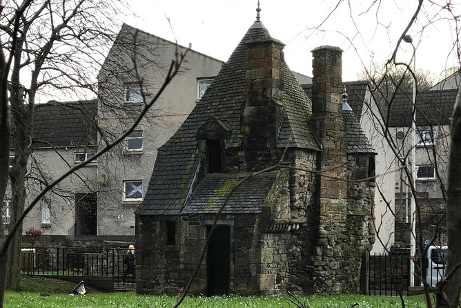 Private Edinburgh Full Day Guided Tour in a Luxury Levc Txe - Transportation and Luxury Features