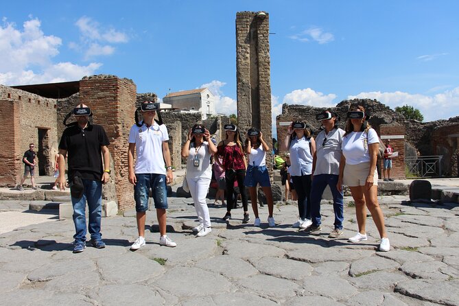 Private Guided Tour and VR Headsets in the Ancient Pompeii - Exploring Pompeiis Past