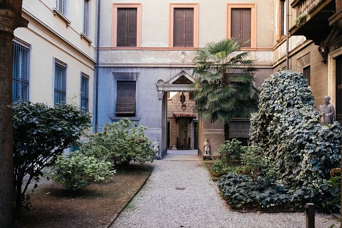 Private Milan Street Photography Walking Tour With an Artist - Frequently Asked Questions