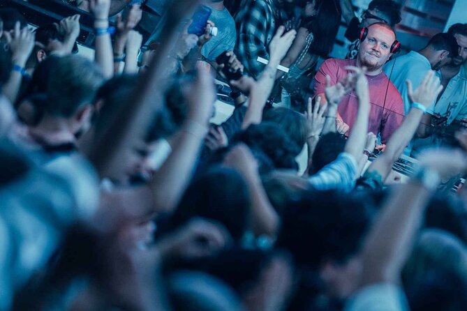 Pub Crawl Barcelona by EVOLVE the BEST Night Experience - Exploring Barcelonas Vibrant Nightlife