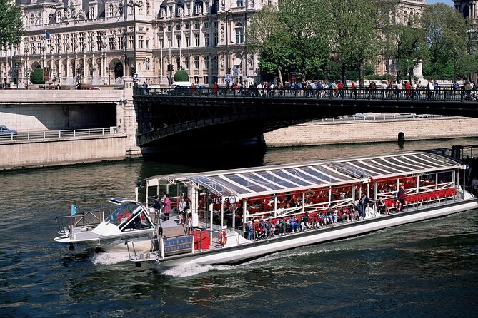 Seine River Cruise With Commentary 1 Hour - Highlights of the Experience