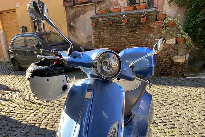 Surroundings of Rome on Vespa - Lunch and Refreshments During Ride