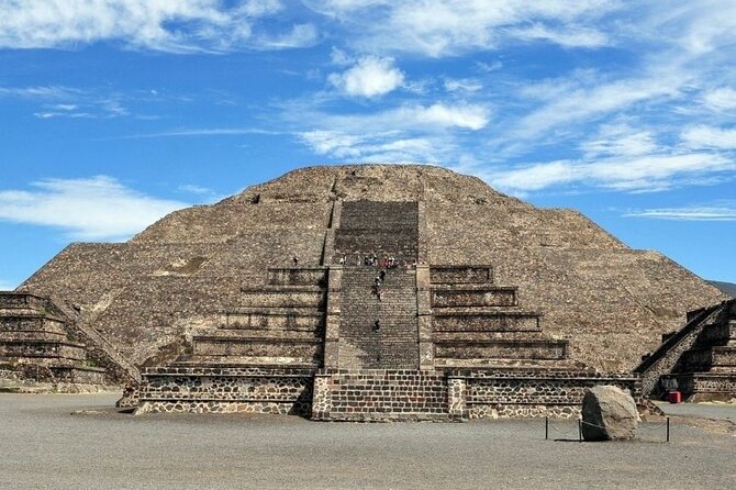 Teotihuacan, Basilica of Guadalupe and Tequila Tasting - Tasting Local Liquors