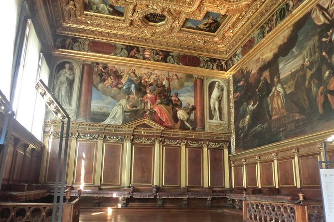 The Secret of the Doges Palace Skip the Line Private Tour - Exploring the Bridge of Sighs