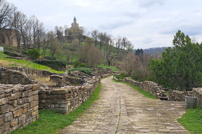 Veliko Tarnovo and Arbanasi Day Tour From Sofia With Pickup - Discovering Arbanasi