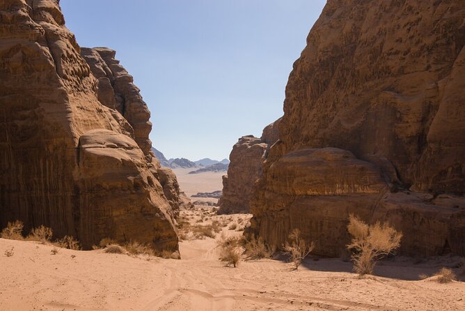 Wadi Rum: Mountain Hike With Lunch & Scenic Valley Tour - Recommended Packing List