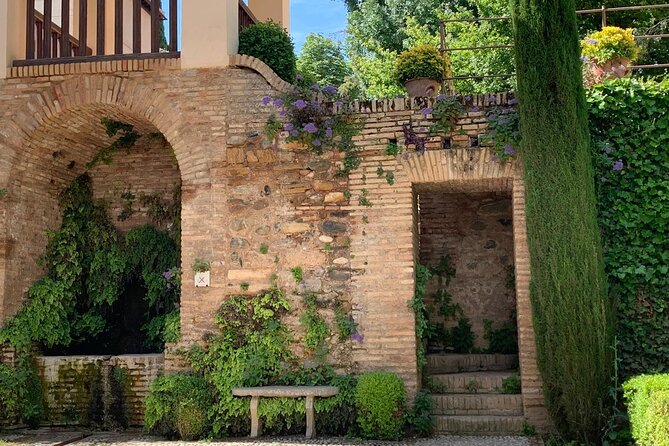 Alhambra: Complete Guided Tour With Nasrid Palaces Tickets - Tips for a Great Experience