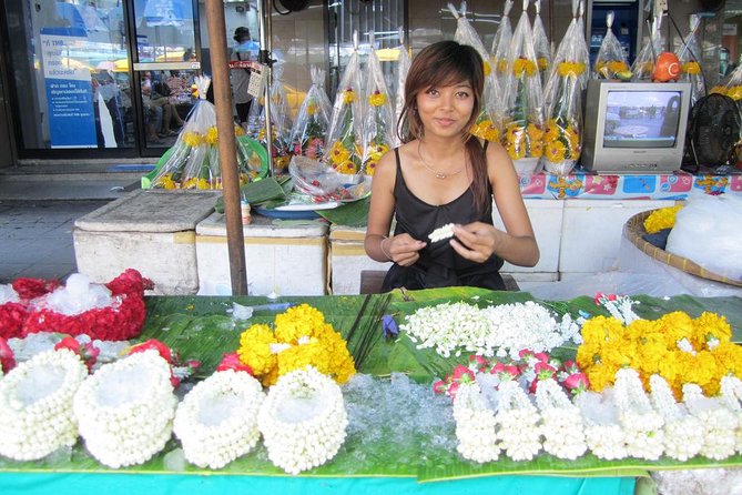 Experience Typical Thailand at Night Including Streetfood Dinner & Foot Massage - Pricing and Reviews