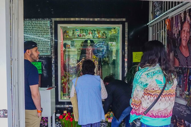 Explore the Barrio Bravo of Tepito With Local Guides - Meeting Community Figures