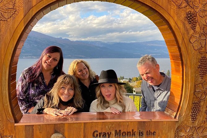 Lake Country Half Day Guided Wine Tour With 4 Wineries - Group Size and Transportation