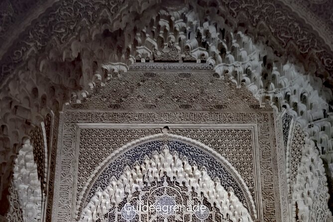 Night Tour of Alhambra and the Nasrid Palaces - Ask Away