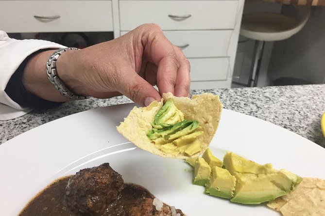 Private Mexican Cooking Class With a Gastronomic Historian - Atmosphere and Personalization