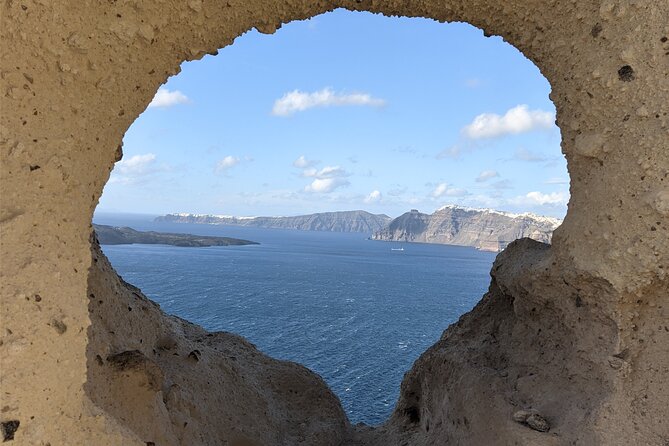 Santorinis Story. Insta and Tiktok Experience. Private Tour - Communication and Tour Guides Knowledge