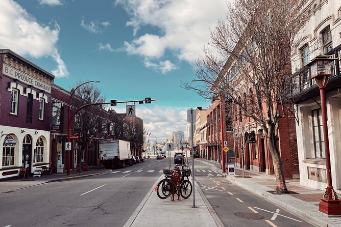 Victoria Scavenger Hunt and City Highlights Walking Tour - Uncover Hidden Gems