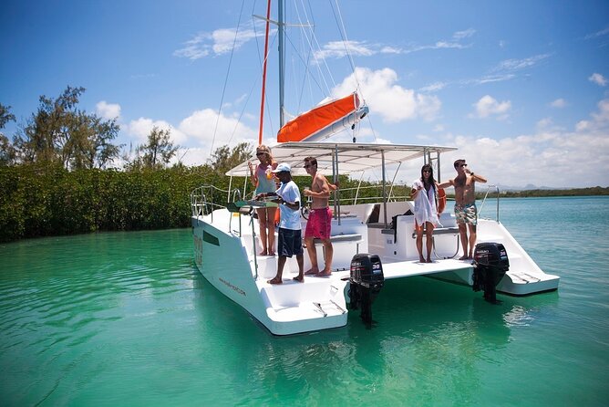 All Inclusive CATAMARAN With BBQ : Ile Aux Cerf & GRSE Waterfall - Good To Know
