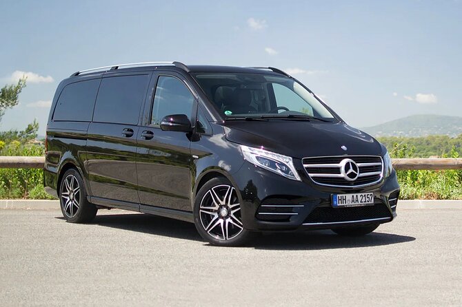 Arrival by Luxury Vehicule From Frankfurt Airport to Frankfurt - Key Points