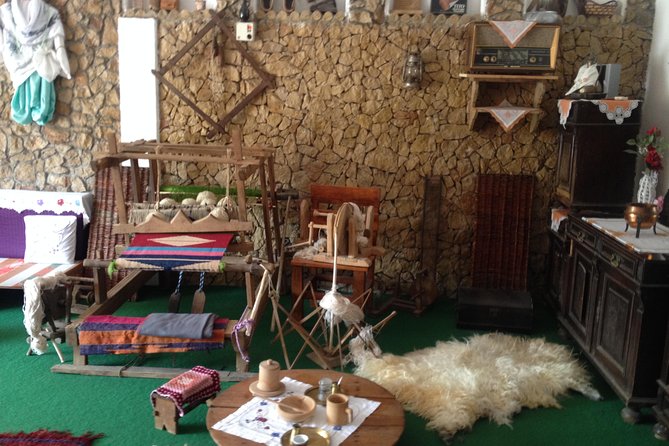 Authentic Antique Museum Home - Good To Know