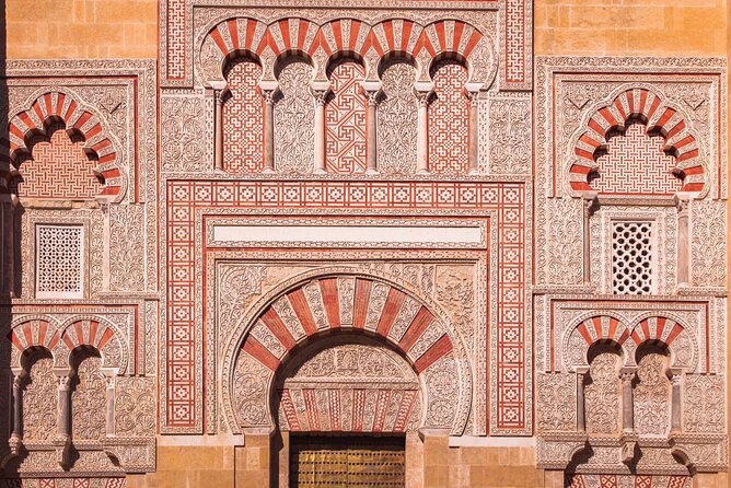 Córdoba Scavenger Hunt and City Highlights Walking Tour - Exploring Córdobas Highlights