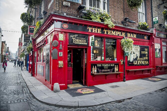 Dublin Old Town: Famous Pubs Exploration Game and Tour - Good To Know