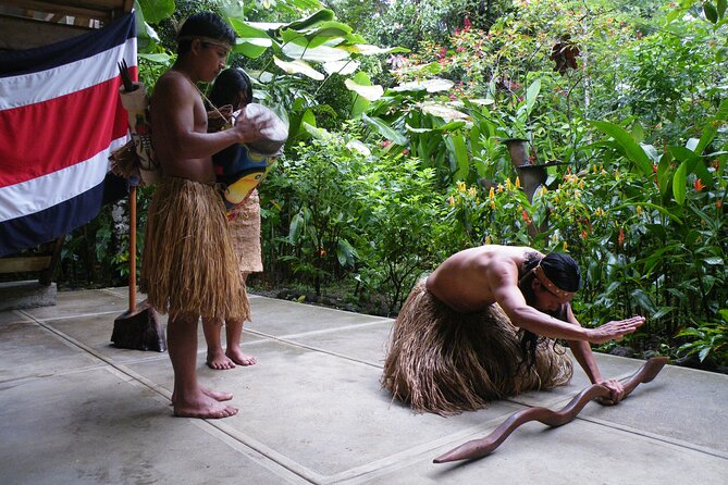 Ecocentro Danaus Maleku Indigenous Presentation - About Your Stay