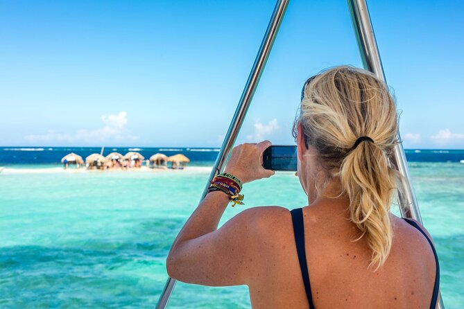 Experience Cayo Arena With Snorkeling and Lunch Buffet - Key Points
