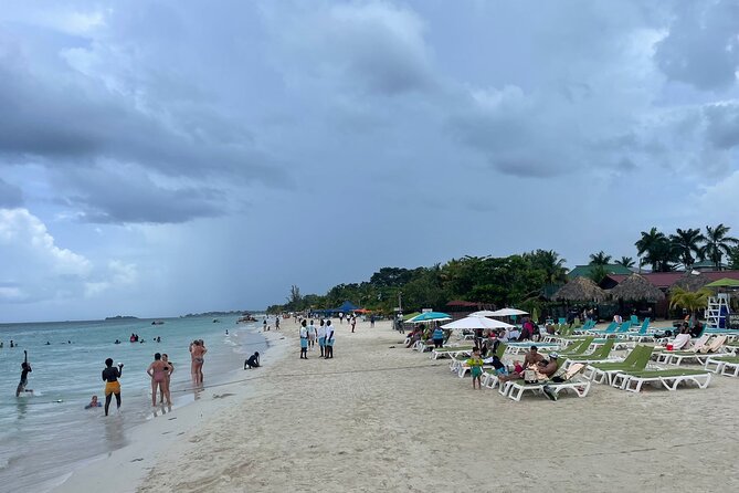 Full-Day Seven-Mile Beach and Ricks Café Private Guided Tour - Seven-Mile Beach Exploration