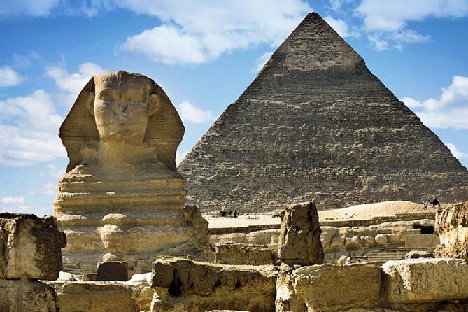 Giza Pyramids Sound and Light Show With Dinner - Dinner at Local Restaurant