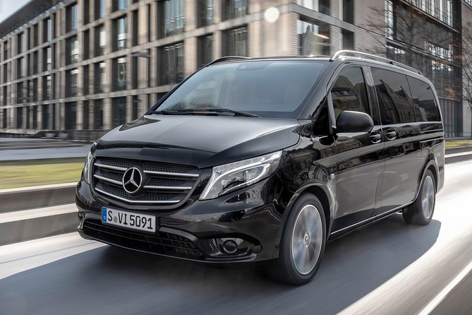 Hamburg Airport Transfers : Hamburg to Hamburg Airport XFW in Luxury Van - Overview of Hamburg Airport Transfers