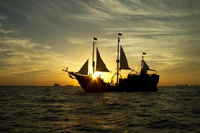 Jolly Roger Pirate Show and Dinner in Cancun - Key Points