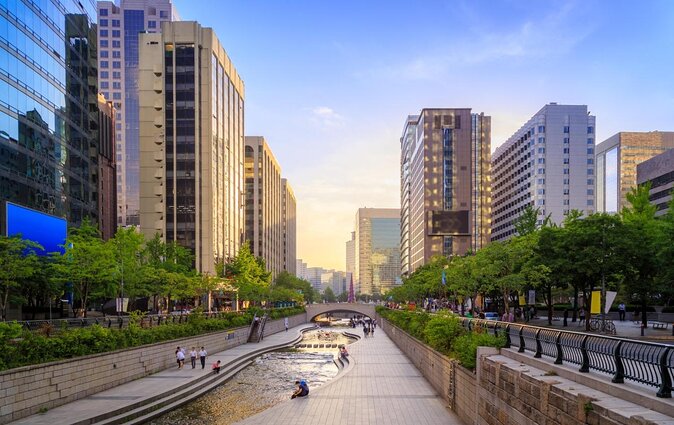 [KoreaByLocal] Authentic Seoul Night Walk and Chicken & Beer - Good To Know