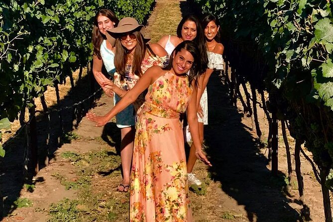 Lake Country Full Day Lunch Wine Tour-Incl. Tastings & Guide Grat - Good To Know