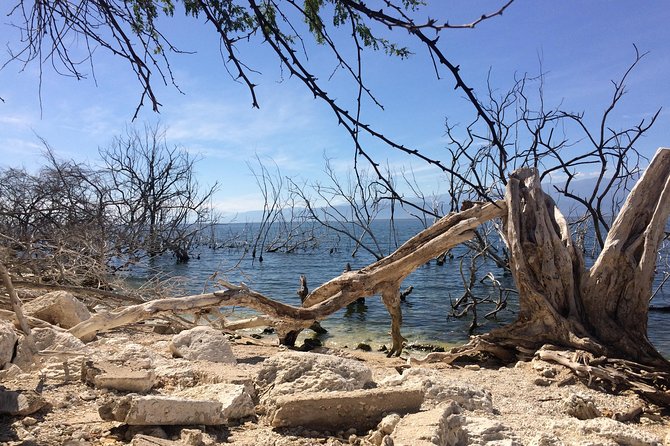 Lake Enriquillo - Location and Overview