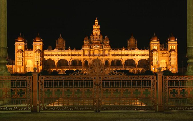 Lalbagh+Bull Temple+Tipu Palace+Market+Lunch=Bangalore City Tour - Good To Know