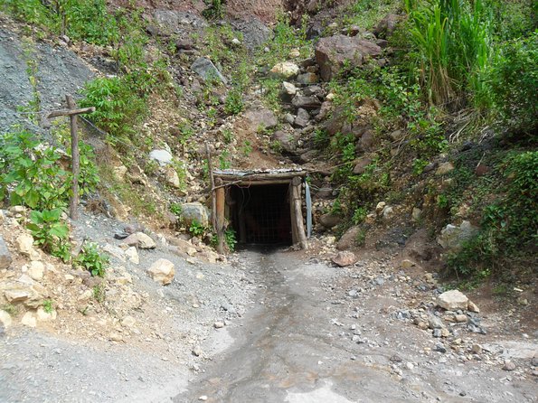 Larimar Mine Tour - Location and Accessibility