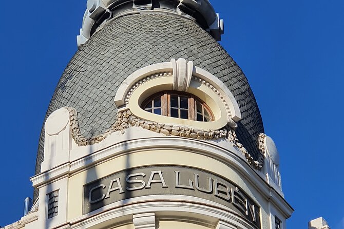 León: From Gaudí to the 21st Century - Exploring the Historic Center