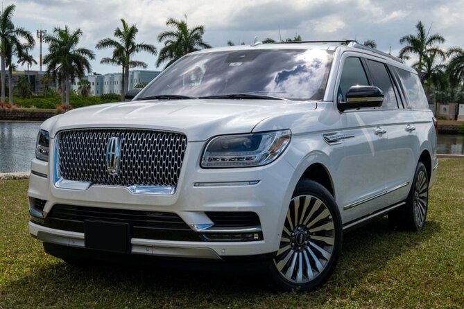 Luxury White Glove Chauffeur & Limo Service in Grand Cayman - Key Points