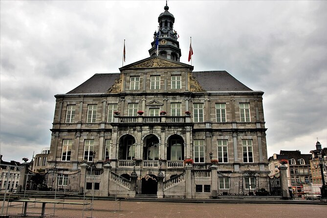 Maastricht Private Walking Tour With A Professional Guide - Good To Know