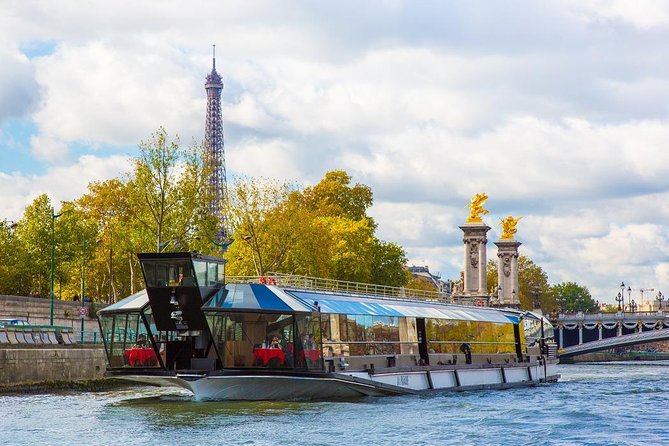 Paris Christmas Lunch Cruise by Bateaux Mouches - Good To Know