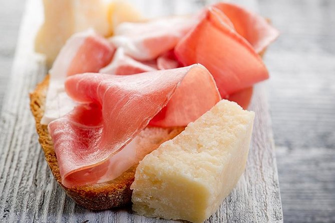 Pic-Nic With Typical Italian Products on Lake Como - Key Points
