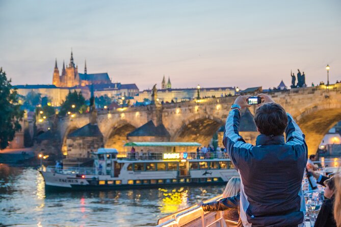 Prague: Sightseeing Boat Cruise With Buffet Dinner - Good To Know