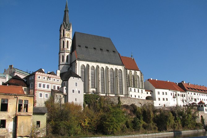 Private One-Way Sightseeing Transfer From Prague to Vienna via Cesky Krumlov - Key Points