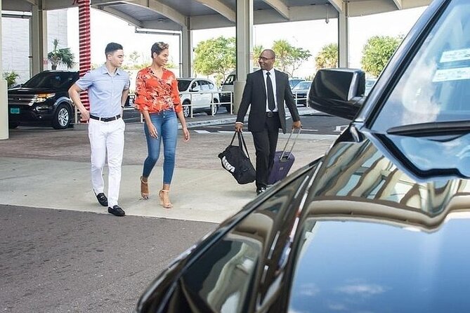 Private Roundtrip Luxury SUV Transfer to Cable Beach - Key Points