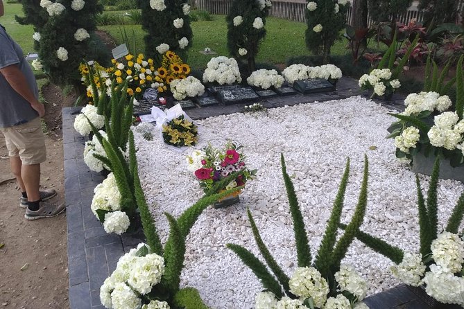 Private Tour Pablo Escobar and Griselda Blancos Tomb, - About Your Stay