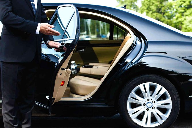 Private Transfer: Toronto Pearson Airport or Queens University Kingston or Town - Good To Know