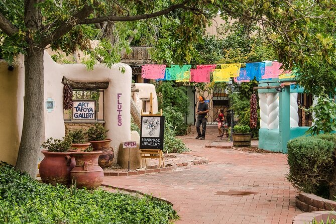 Romantic Rendezvous: Albuquerque's Enchanting Couple's Walk - About Your Stay