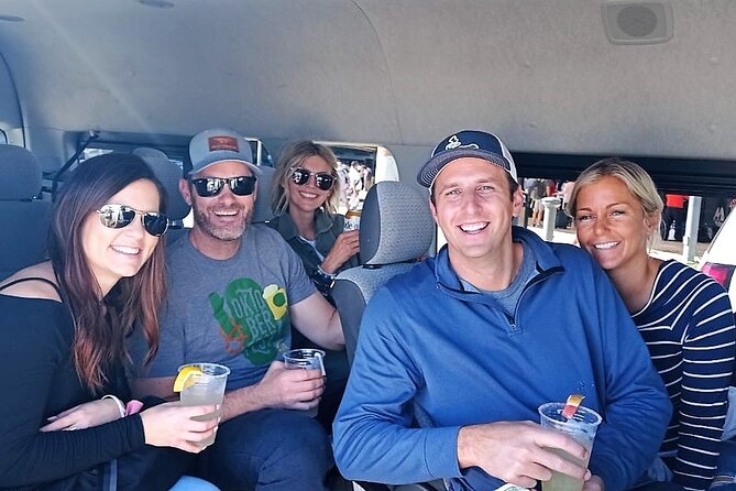 ROUND TRIP PRIVATE TRANSFER CAR to Cabo Area Resorts up 5 Pax - Key Points