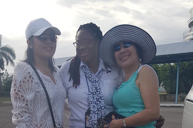 Roundtrip Private Airport Transfers to Montego Bay Hotels - Key Points