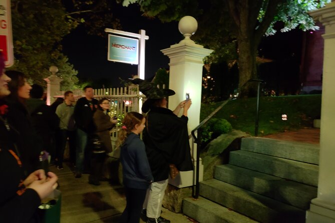 Salem Ghosts: Witches, Warlocks, & Hauntings - Uncovering Salems Haunted History