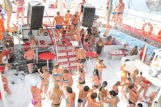 Starcraft Day Trip Party Boat - Key Points