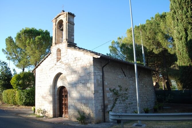 Strolling in a Carriage in the Assisane Countryside - Key Points